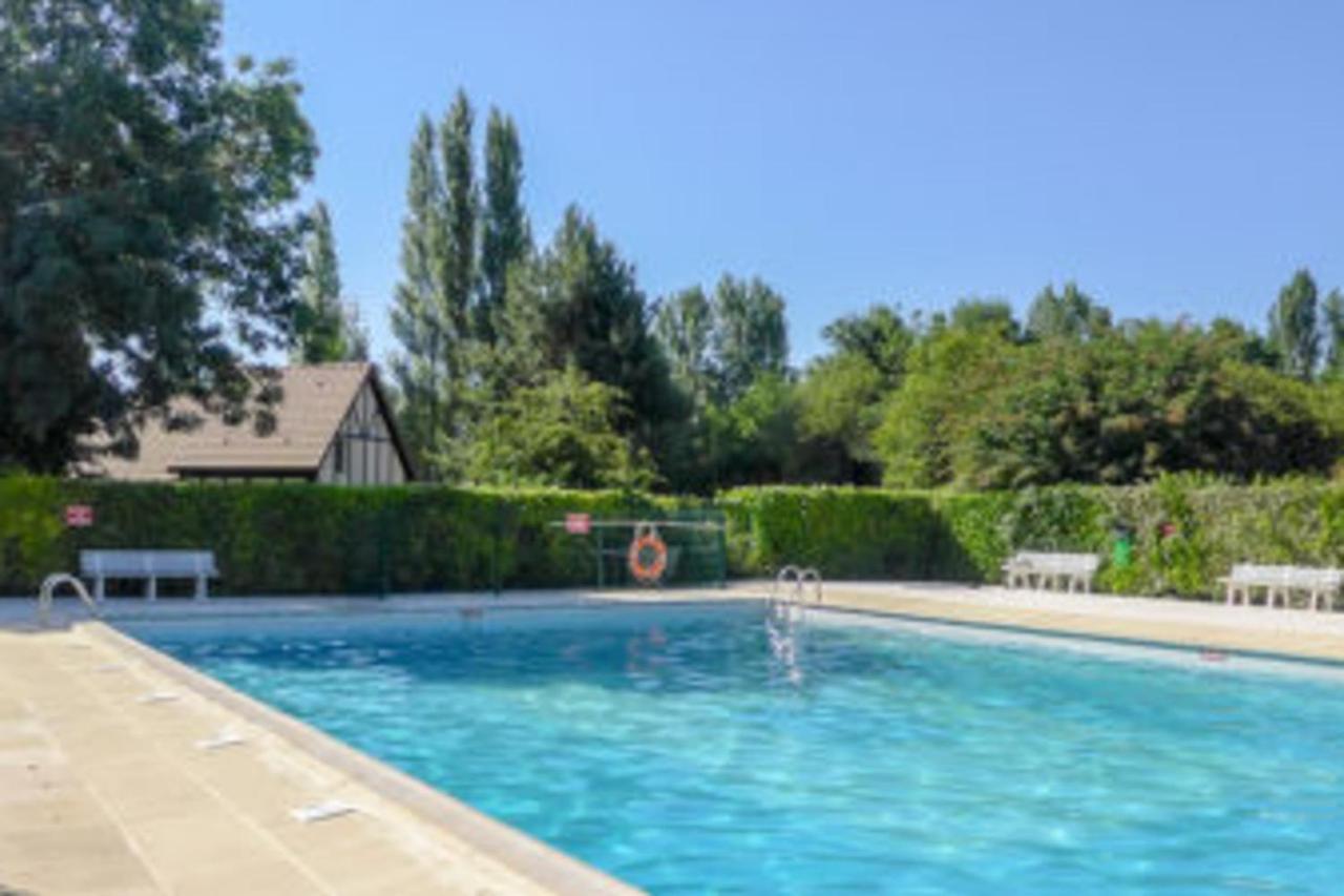 Nice House In A Residence With Swimming Pool Cabourg Luaran gambar